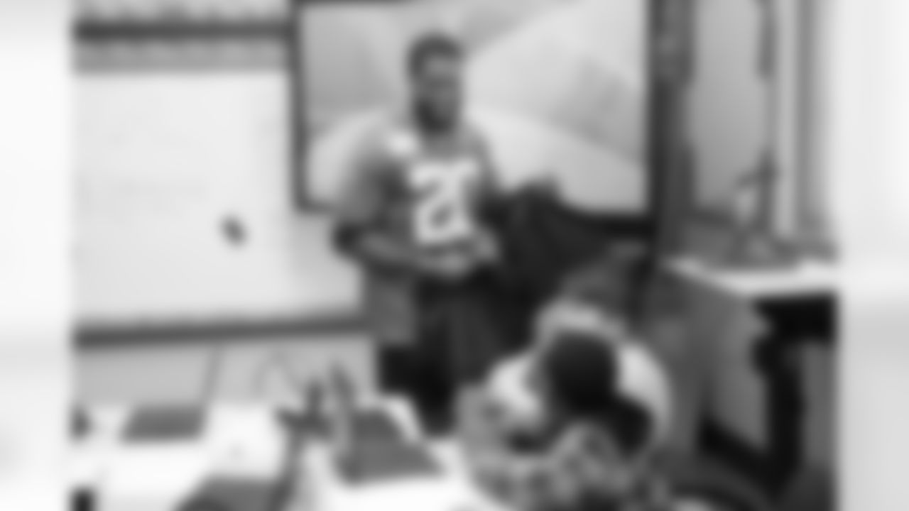 2023_0308_LiteracyLockerRoom_18