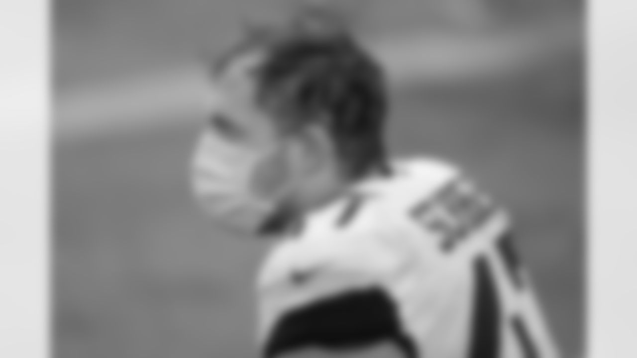 Jacksonville Jaguars linebacker Joe Schobert (47) rests on the sideline against the Minnesota Vikings during an NFL football game, Sunday, Dec. 6, 2020 in Minneapolis, Mn.