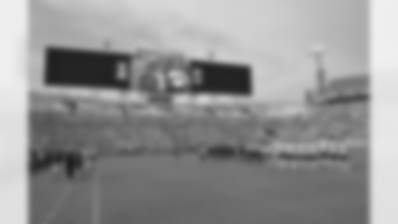The world's largest video boards were unveiled at the Summer Mega Event on July 26. A match between Fulham FC and D.C. United kicked off the festivities.