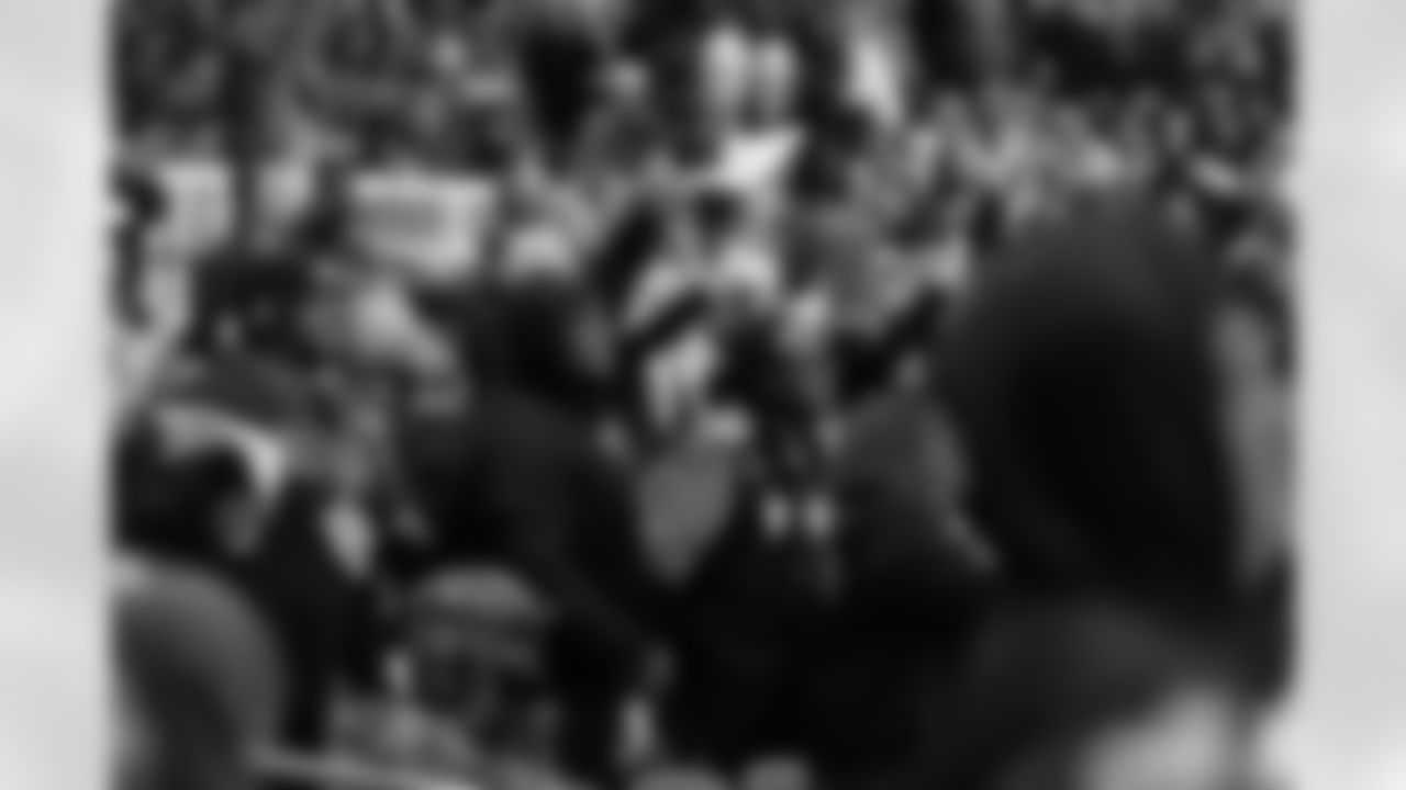 2023_0121_DuuuvalWatchParty_087
