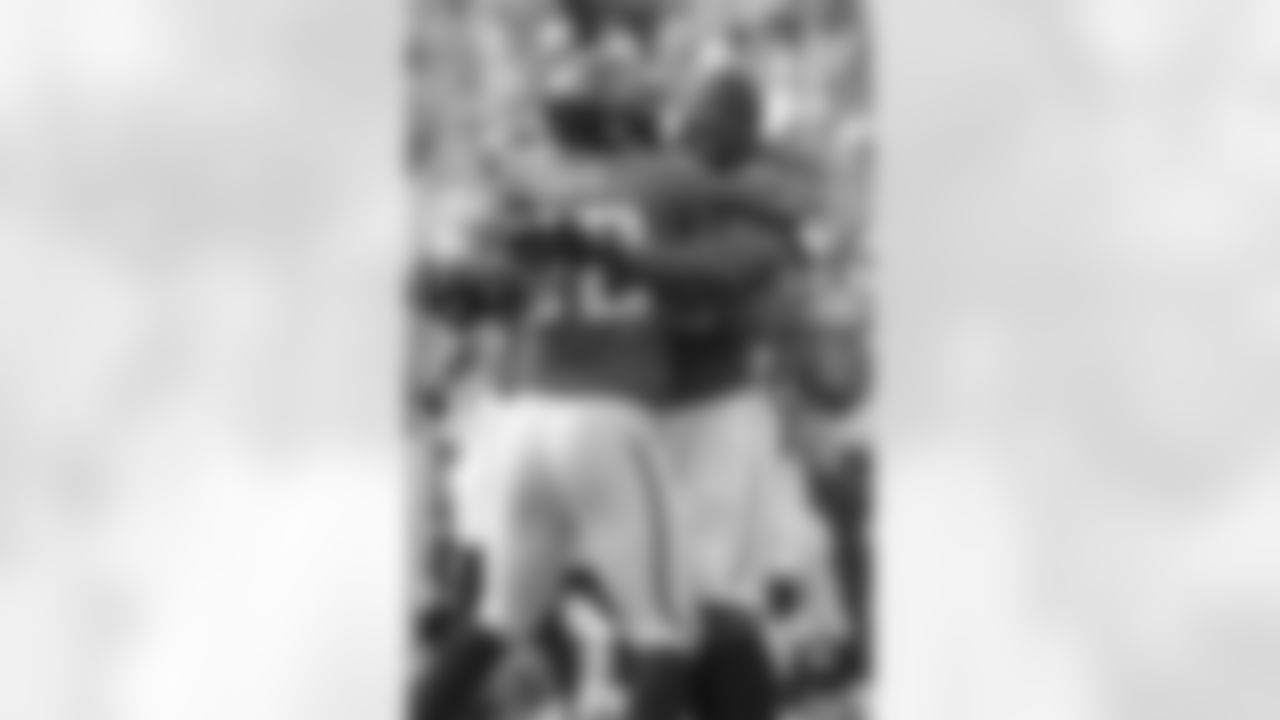 52 Daryl Smith, #33 Greg Jones