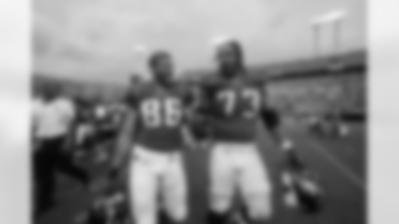 86 Zach Thomas, #73 Eben Britton