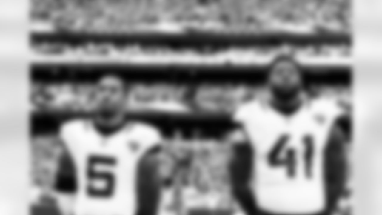 Jacksonville Jaguars vs Buffalo Bills
S Andre Cisco (5) and OLB Josh Allen (41)