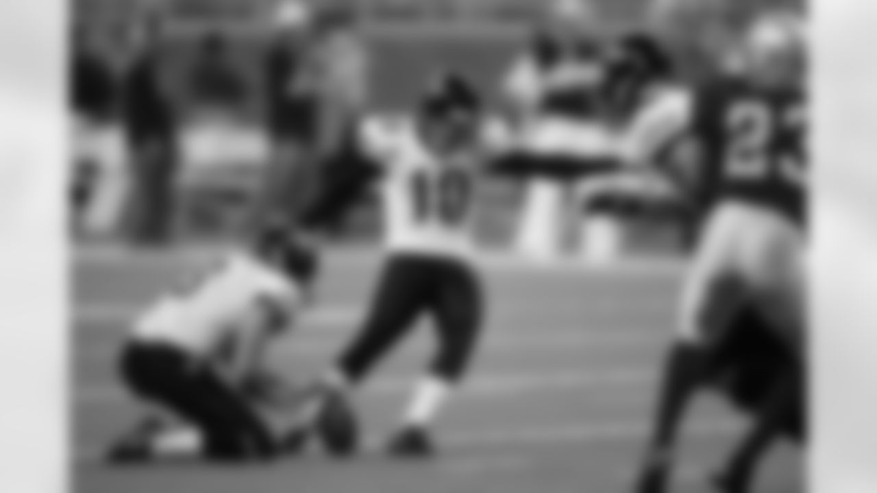 3 Adam Podlesh, #10 Josh Scobee