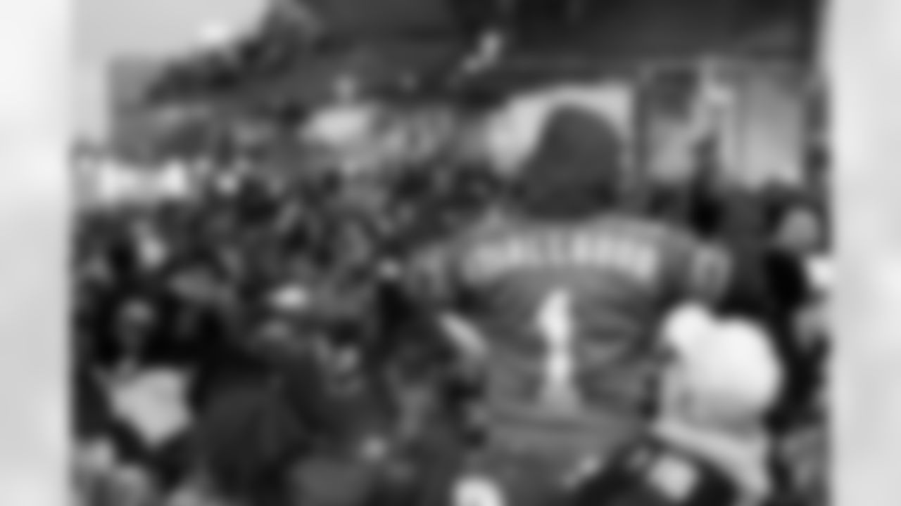 2023_0121_DuuuvalWatchParty_068