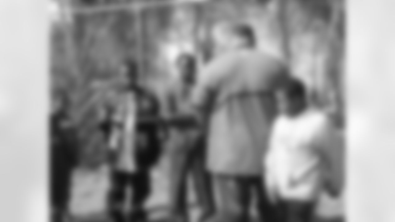 Manuwai visits United Way
