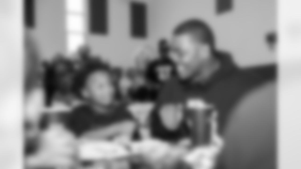 2022_1122_JoshTravonYetDinner_034