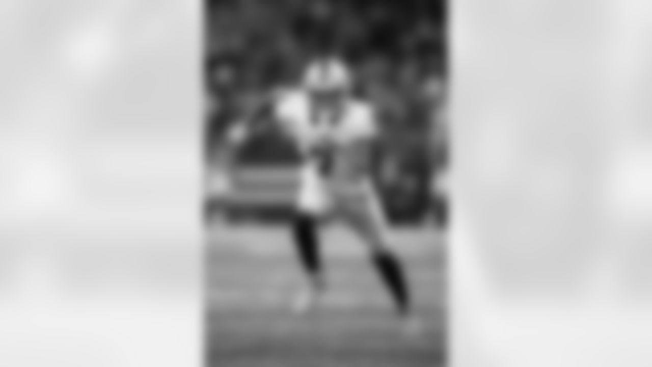 Las Vegas Raiders wide receiver Zay Jones (7) runs downfield during an NFL football game against the Indianapolis Colts, Sunday, Jan. 2, 2022, in Indianapolis. (AP Photo/Zach Bolinger)