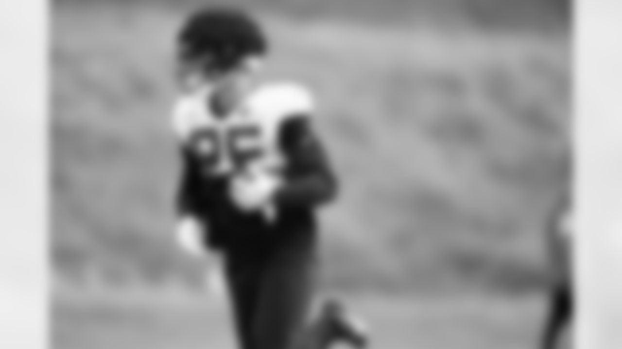 TE Brenton Strange (85)