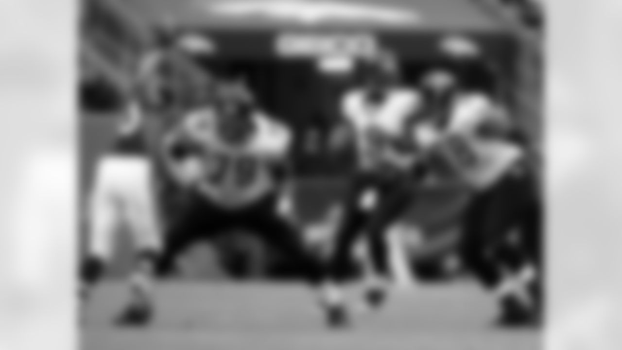 79 Tony Pashos, #9 David Garrard