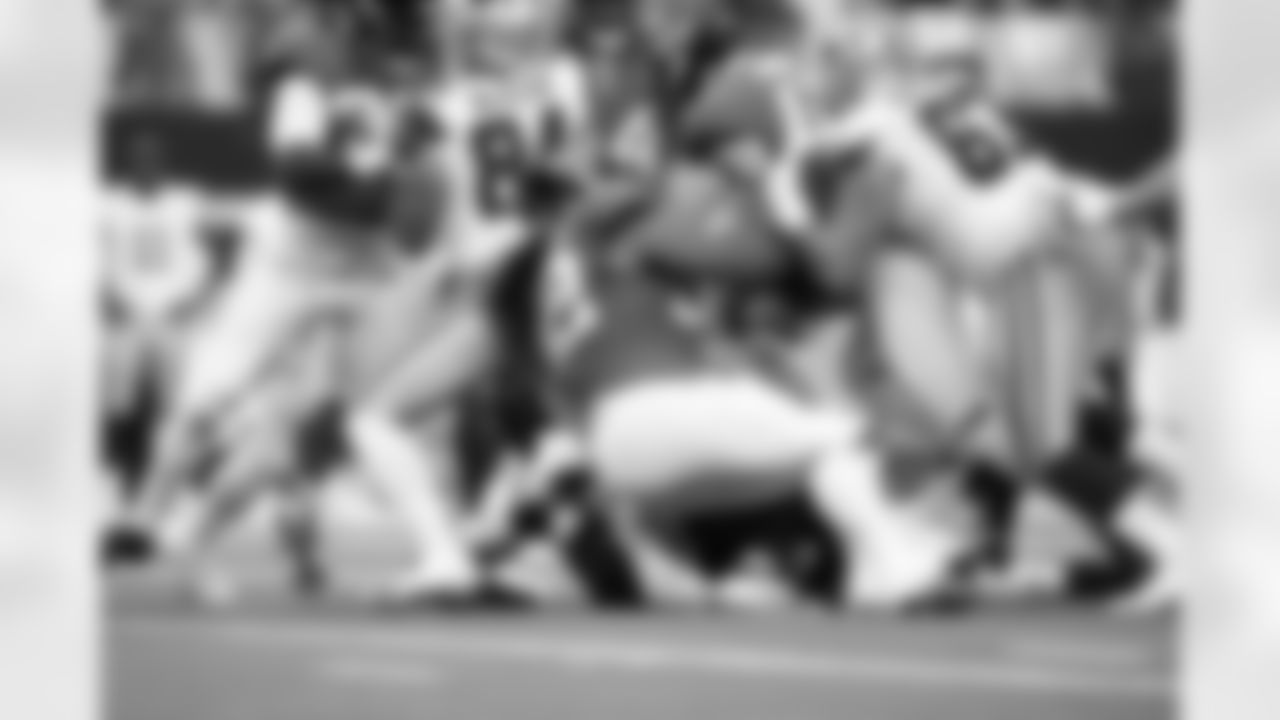 Jacksonville Jaguars vs. Dallas Cowboys
DL DaVon Hamilton (52)