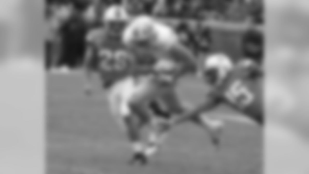 1109-GT-at-UVA-FBALL-MT-47471-1