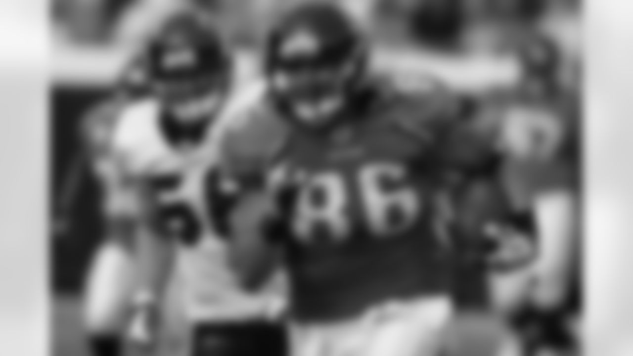 86 Zach Miller