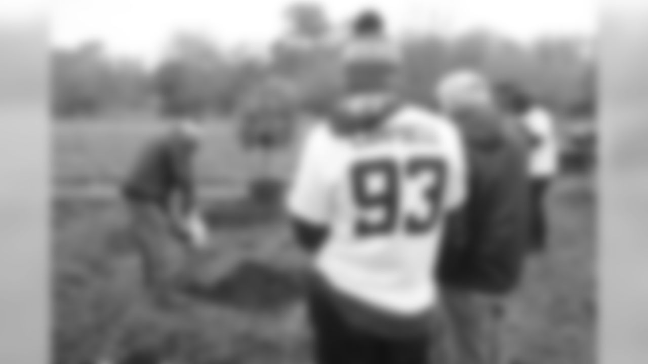 Calais Campbell Community Day-26