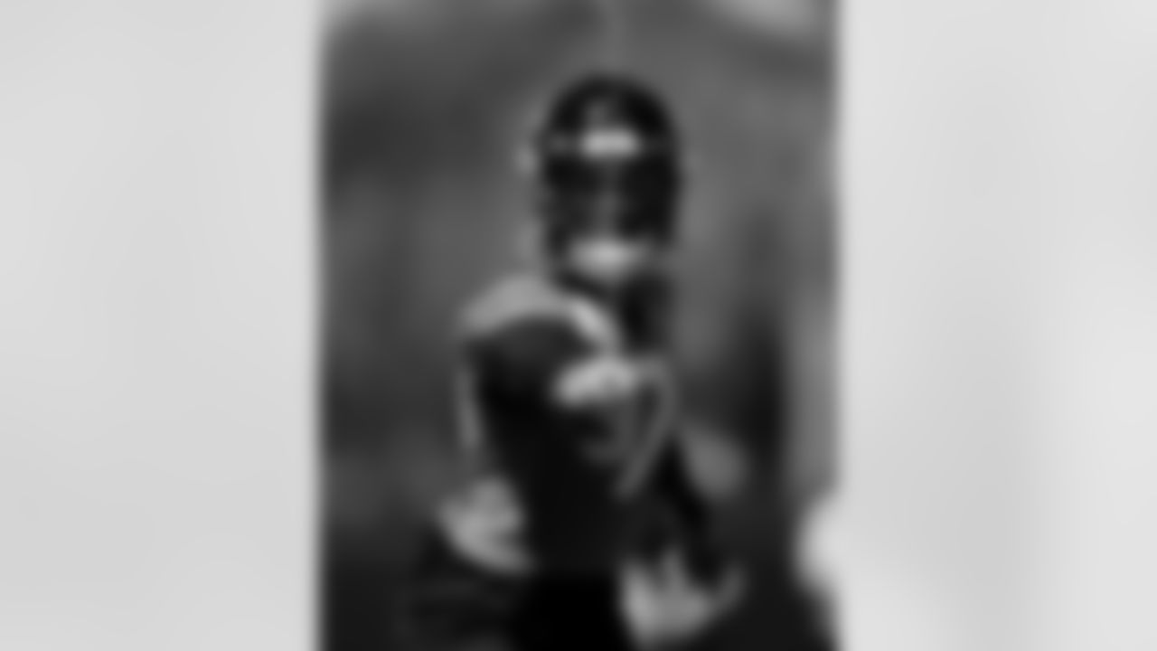 WR Zay Jones (7)