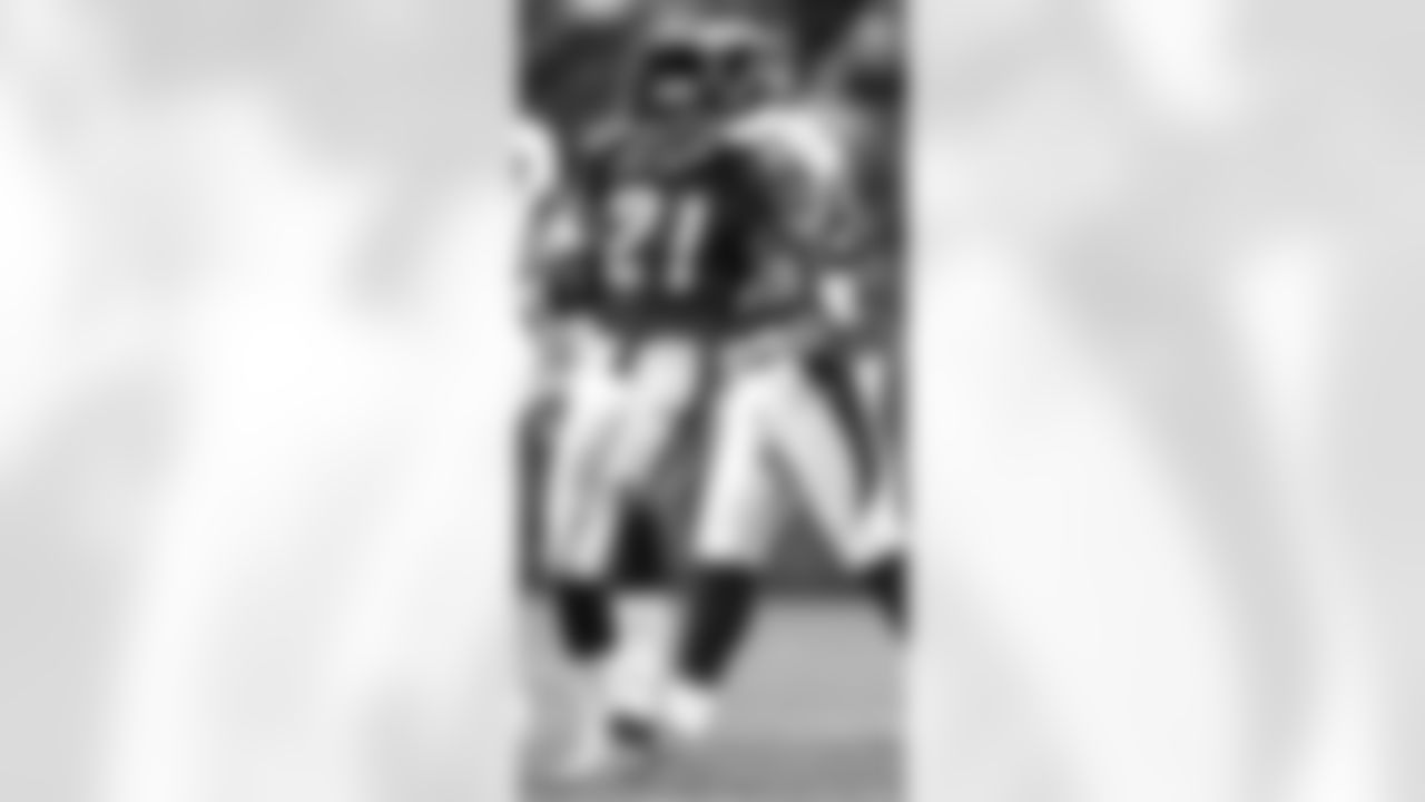 Camera:   DCS620C
Serial #: K620C-01812
Width:    1728
Height:   1152
Date:  12/13/99
Time:   23:10:47
DCS6XX Image
FW Ver:   1.9.6
TIFF Image
Look:   Product
Antialiasing Filter:  Removed
Tagged
Counter:    [3864]
Shutter:  1/500
Aperture:  f--
ISO Speed:  1250
Max Aperture:  f2.8
Min Aperture:  f22
Focal Length:  400
Exposure Mode:  Manual (M)
Meter Mode:  Color Matrix
Drive Mode:  Continuous High (CH)
Focus Mode:  Continuous (AF-C)
Focus Point:  Center
Flash Mode:  Normal Sync
Compensation:  +0.0
Flash Compensation:  +0.0
Self Timer Time:  10s
White balance: Custom
Time: 23:10:47.424