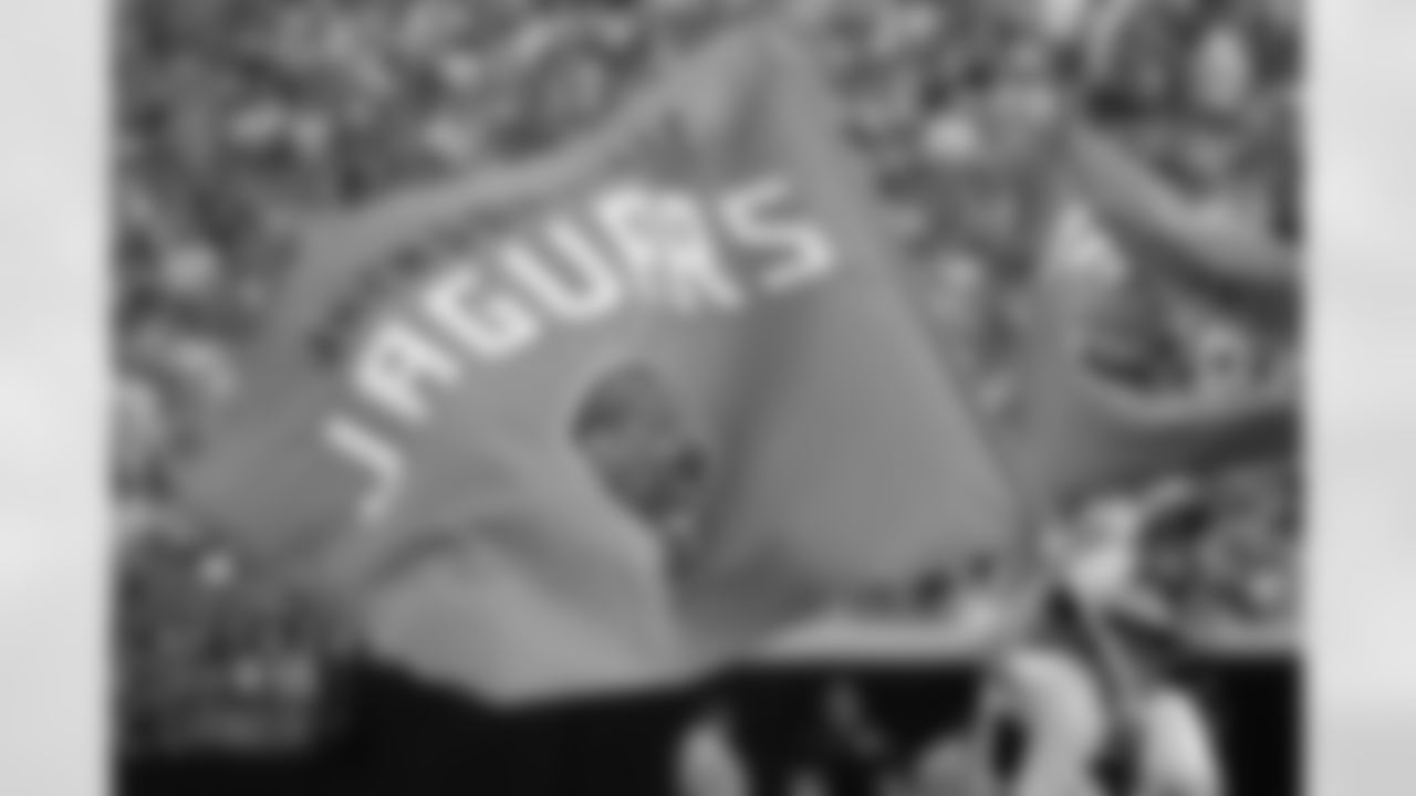 2010 Season - Broncos vs. Jaguars-1