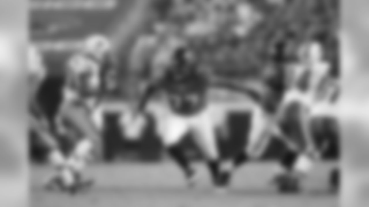 77 Uche Nwaneri, #63 Brad Meester