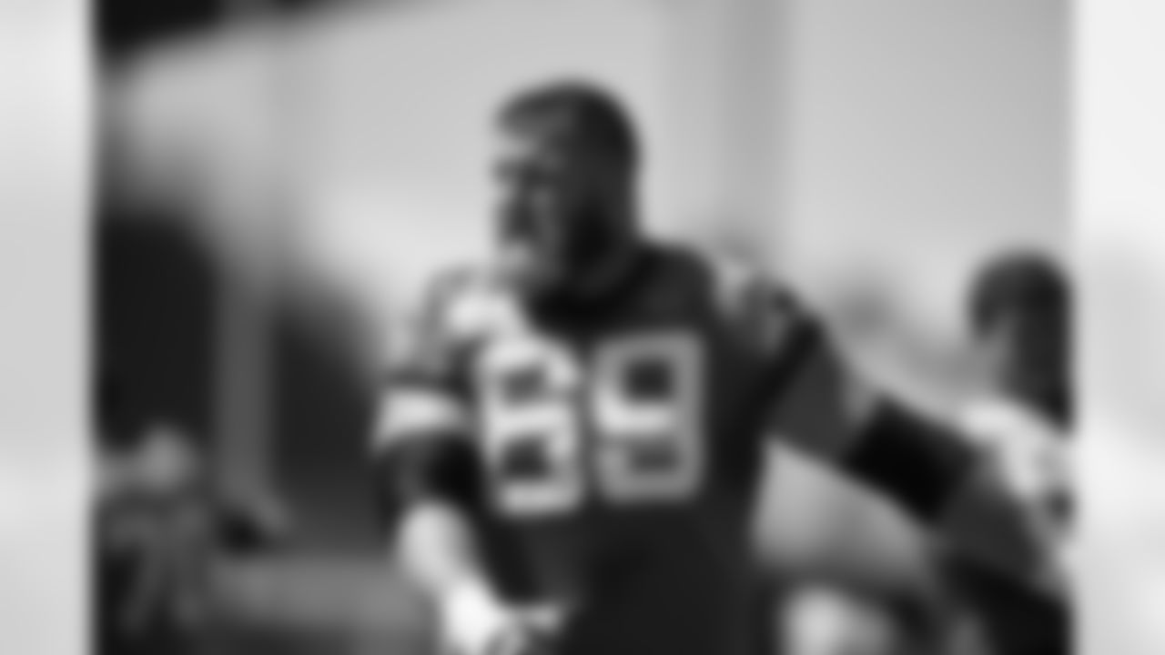 OL Tyler Shatley (69)