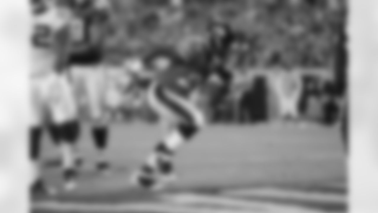24 Montell Owens