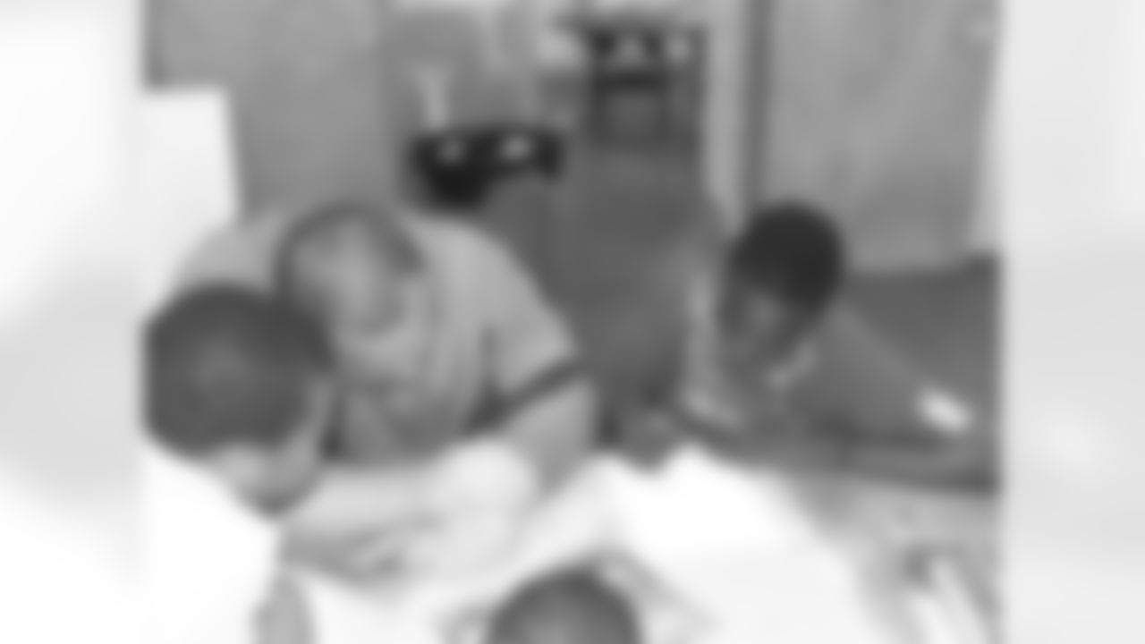 Manuwai visits United Way