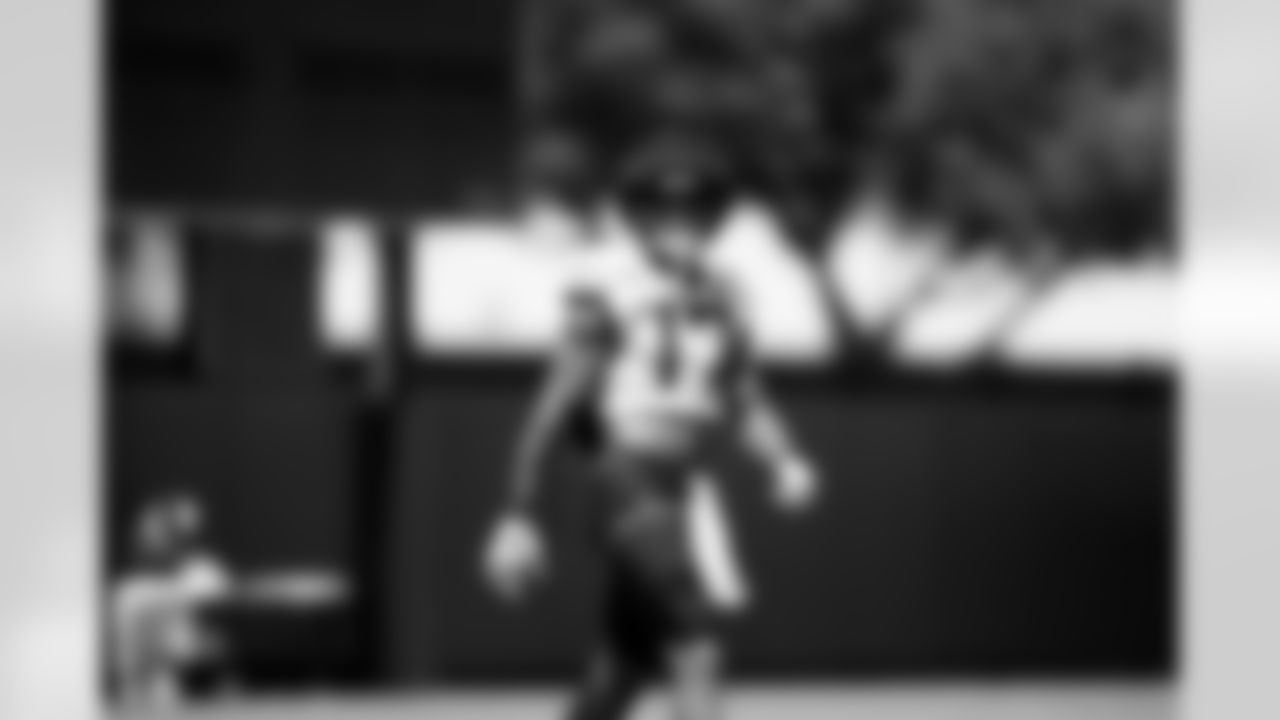 TE Evan Engram (17)