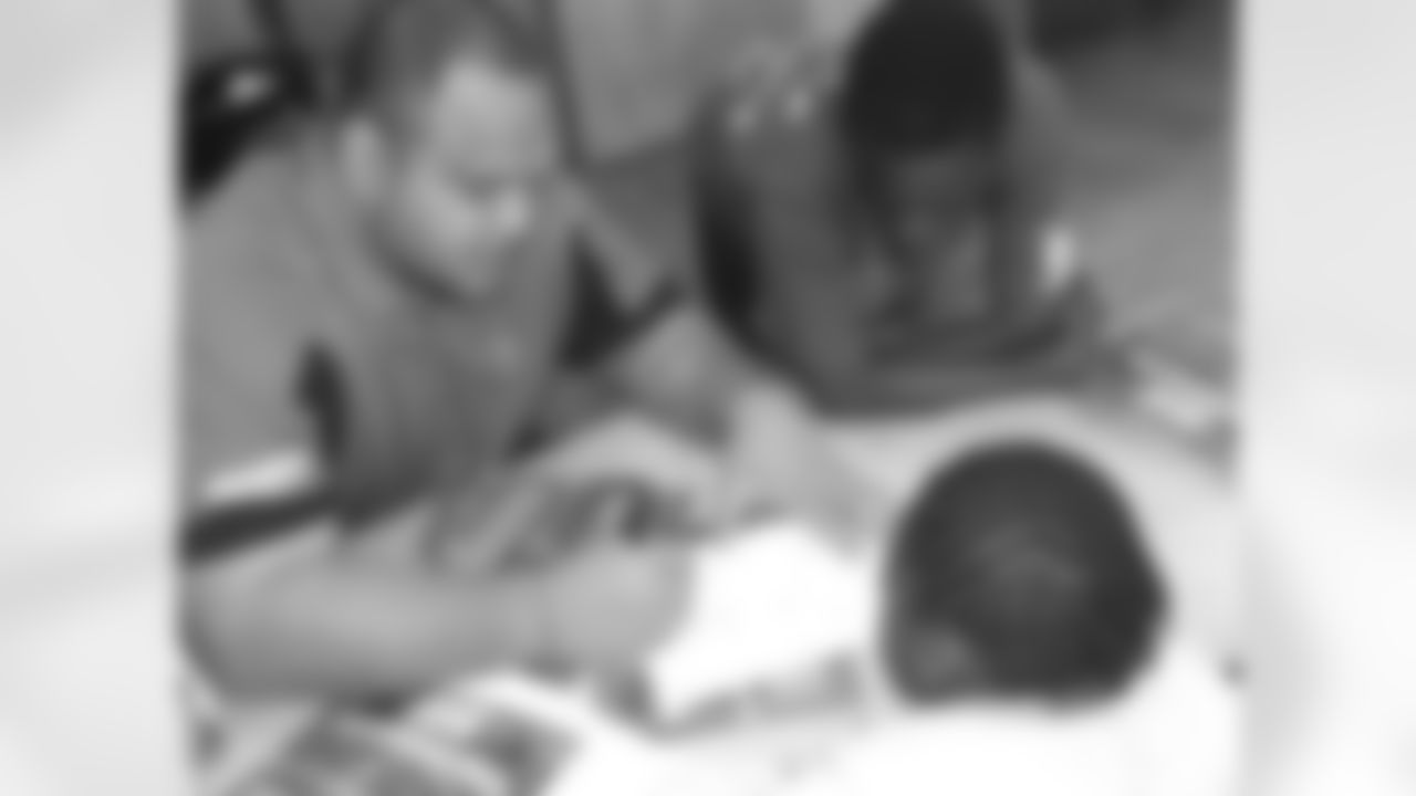 Manuwai visits United Way