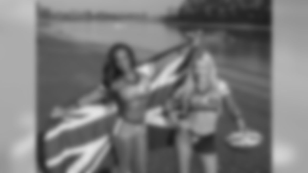Jacksonville Jaguars and the Philadelphia Eagles play in the NFL London Game 3 at Wembley Stadium in London on Sunday, October 28th-Jacksonville Jaguars Cheerleaders photo shoot on the banks of the River Thames opposite Craven Cottage photo: Dave Shopland/NFL
