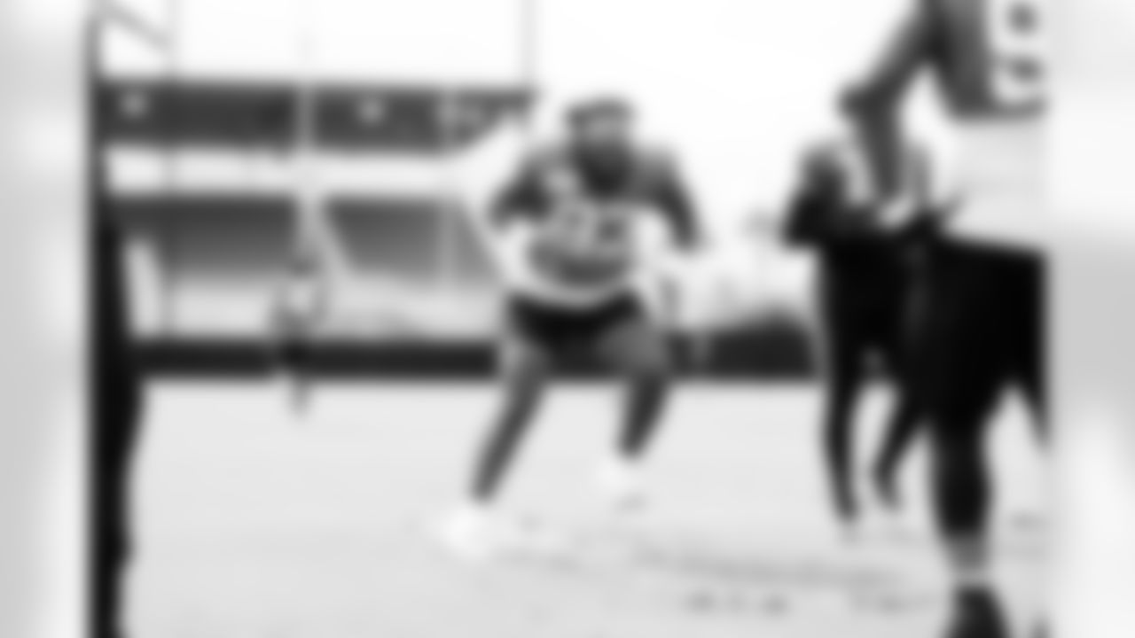 DL Tyler Lacy (93)