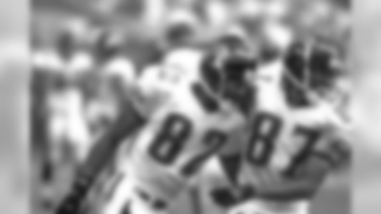 Wide receiver Jimmy Smith (82) of the Jacksonville Jaguars celebrates a touchdown with wide receiver Keenan McCardell (87) against the Pittsburgh Steelers on September 10, 2001 at Alltel Stadium in Jacksonville, Florida. The Jaguars won 21 - 3. (AP Photo / Al Messerschmidt)