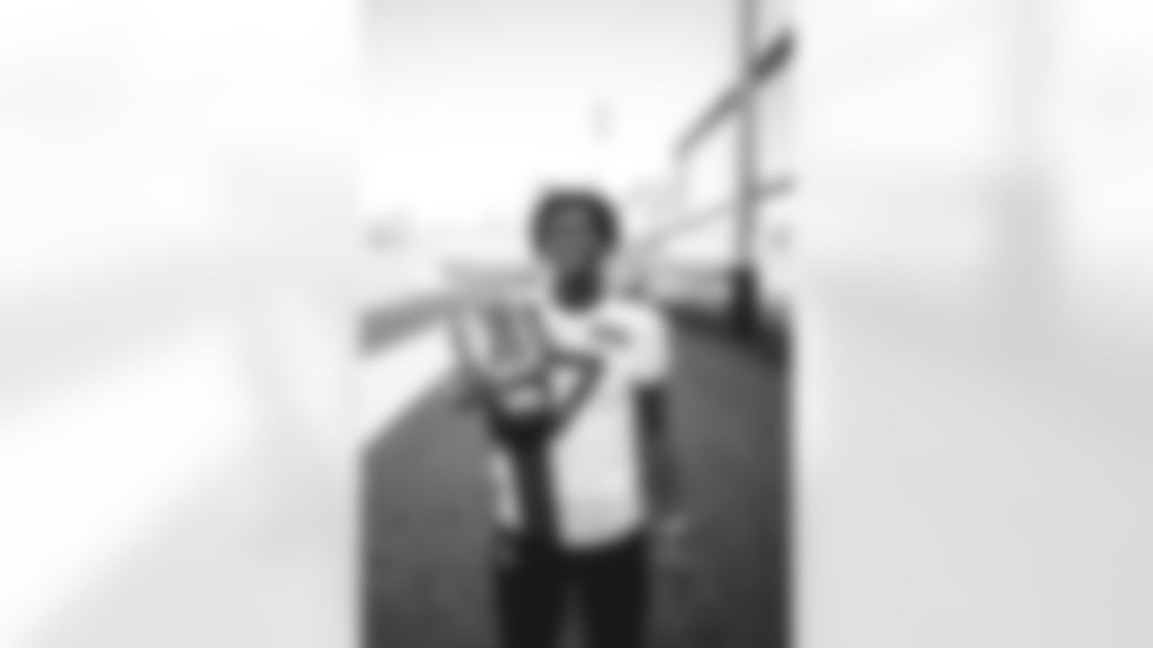 E_SNY23182