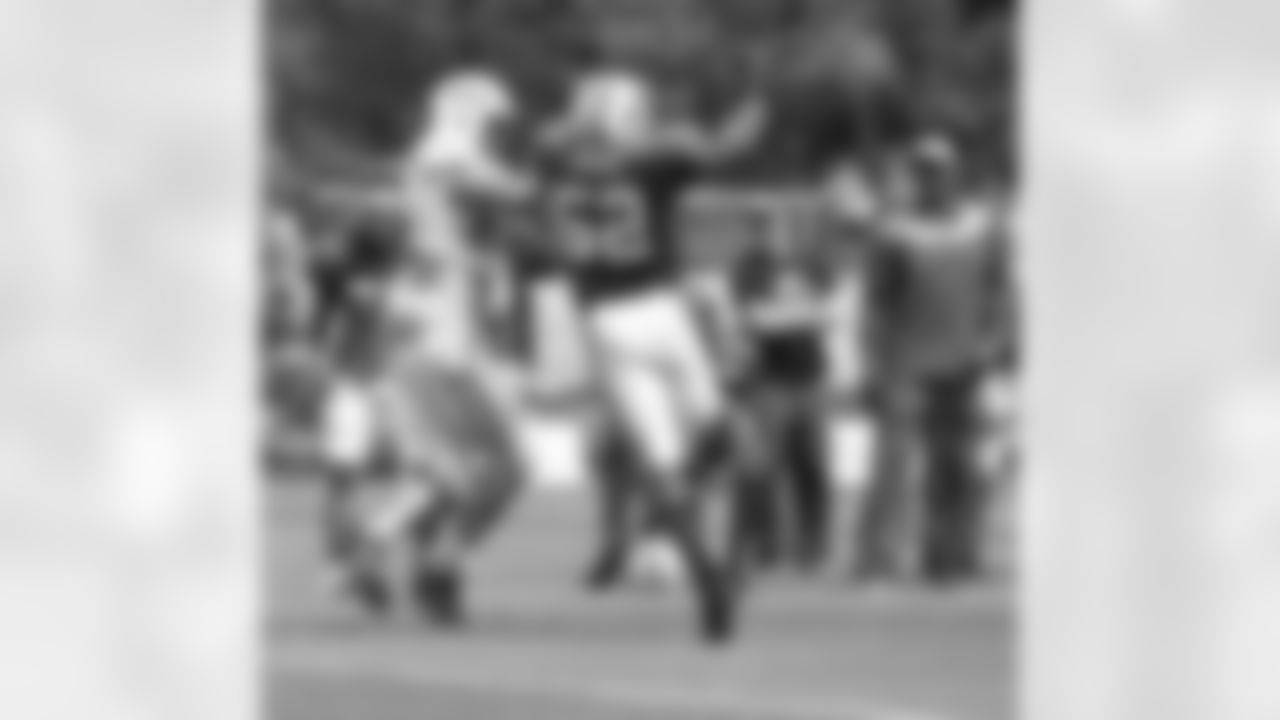 LB David Harris showed improvements in his coverage skills during training camp at SUNY Cortland, picking off Geno Smith and breaking up a few other passes, including a man-coverage drill against RB Chris Johnson. Although making strides in that area, Harris has continued to be an enforcer on the defensive side.
