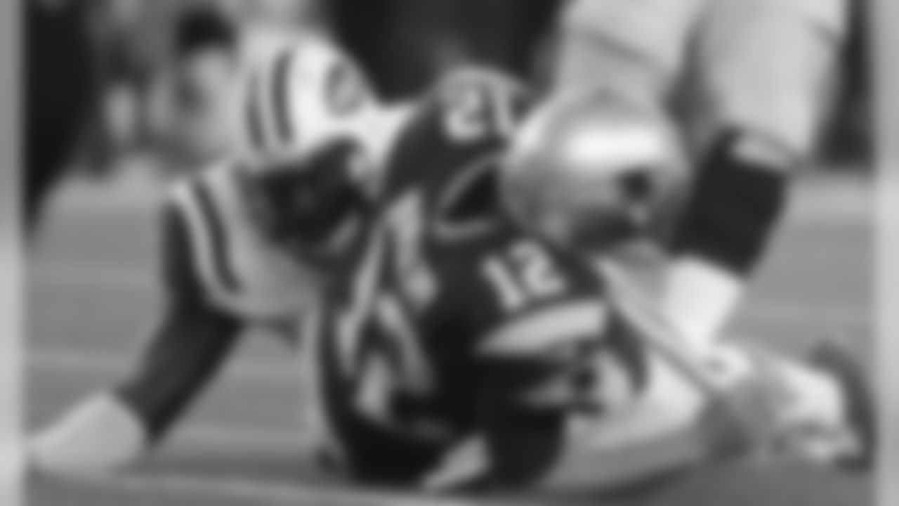 Big Mo's toe has been a hot topic of conversation in Florham Park, NJ for the past few weeks. The Jets DE has missed the last three games with a turf toe injury and is questionable for the game Sunday. Mo will test himself during warmups and is a game-time decision.