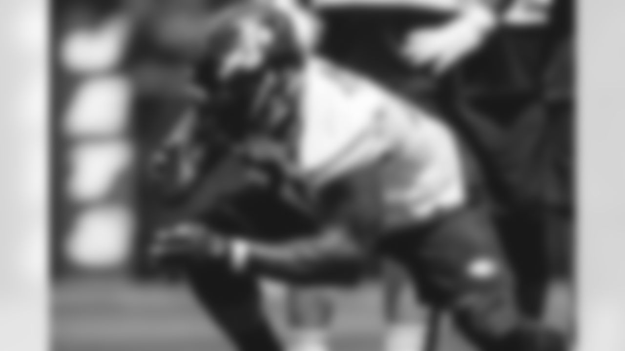 OL Laken Tomlinson