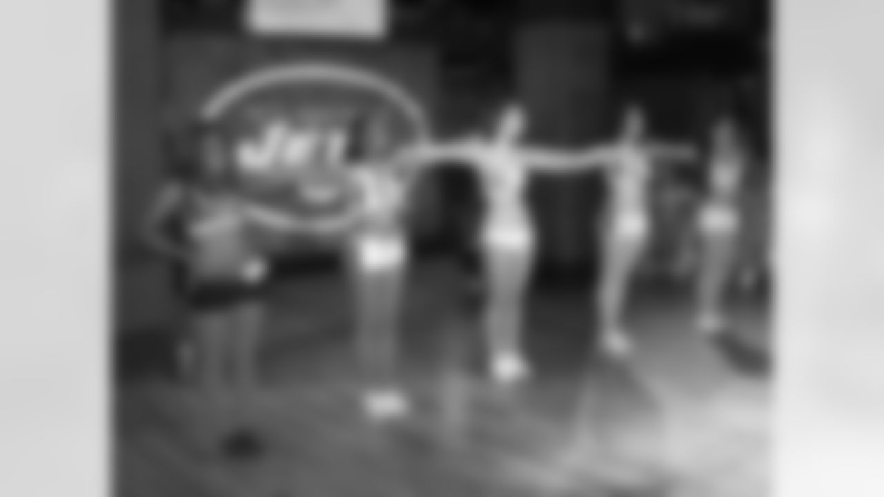 2009 Flight Crew Final Audition Photos
