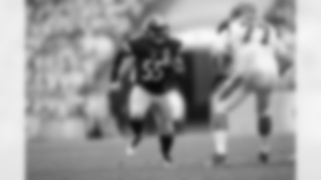 OLB Arthur Moats