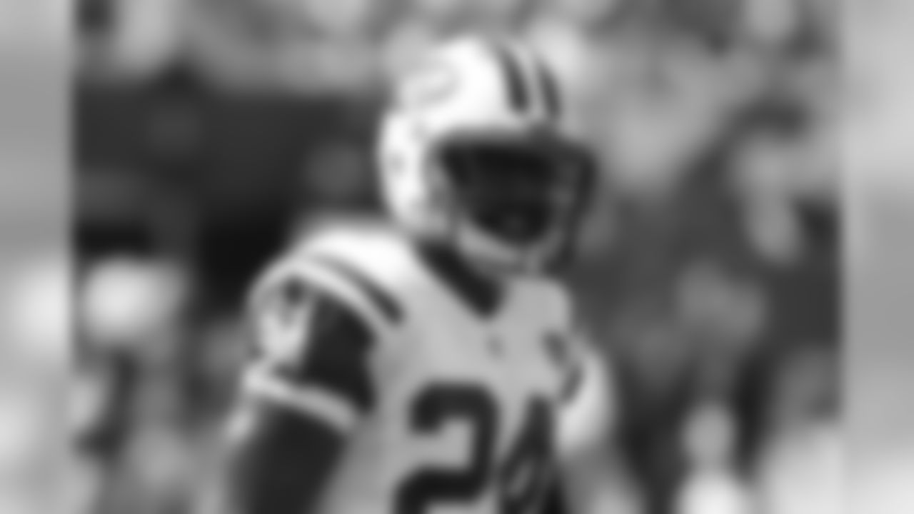 Revis tight look 091315-Al Pereira (1)