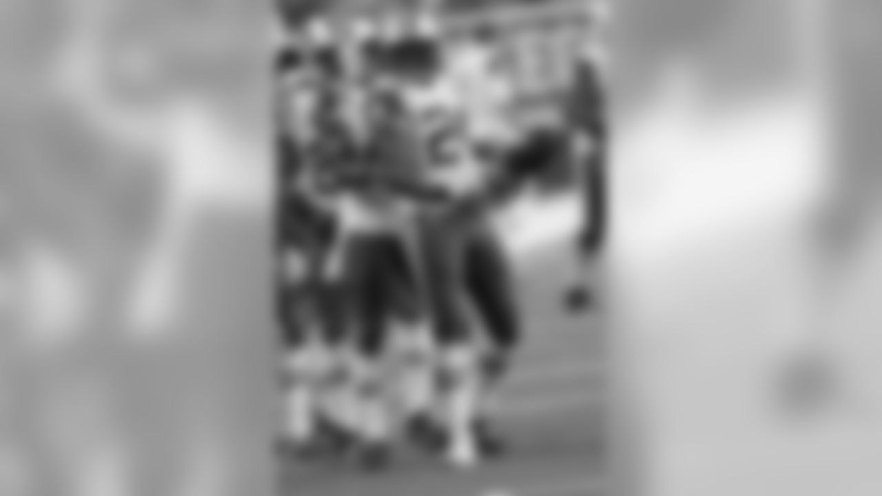Revis INT 092115-Al Pereira (20)