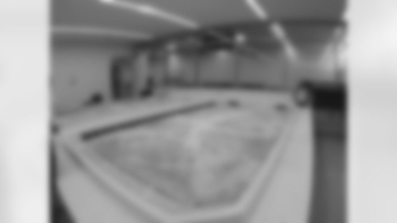 The hot and cold plunge pools in the training room.