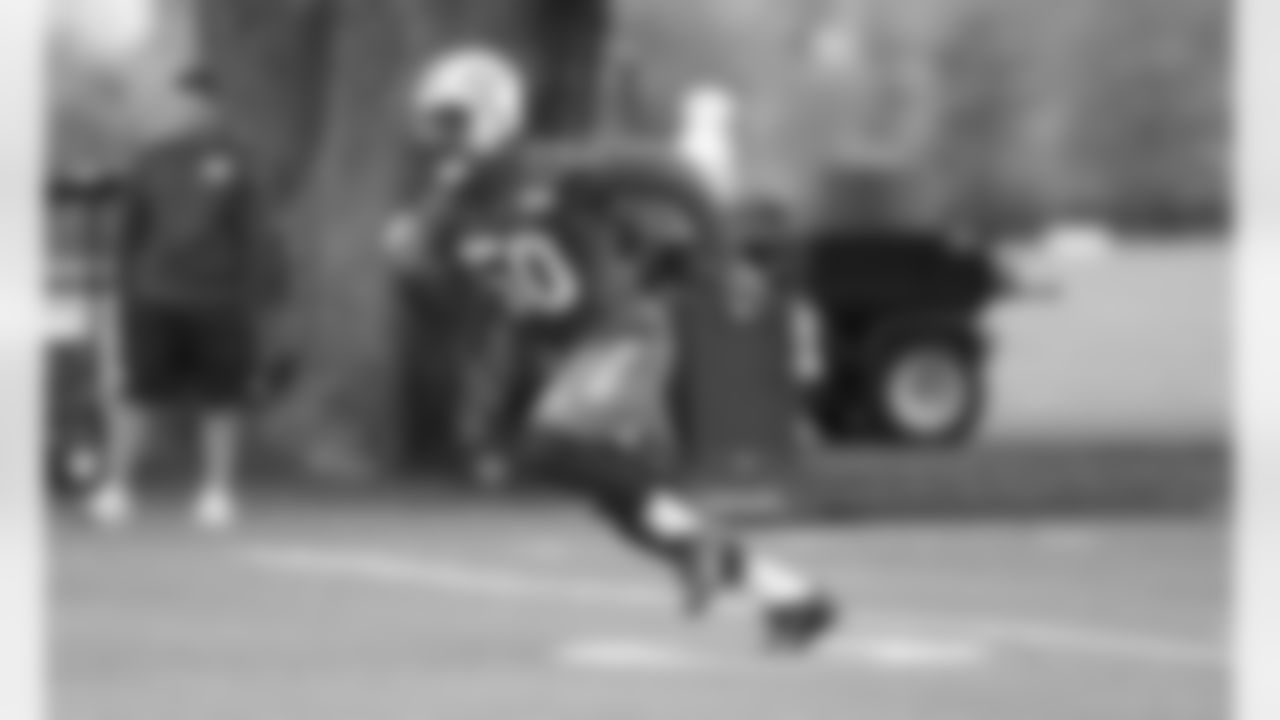 LB Deion Barnes