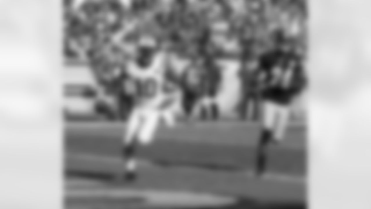Playing against the team that he once led to a win in the Super Bowl, WR Santonio Holmes scores a touchdown for the Jets on 9/16/12 in Heinz Field.