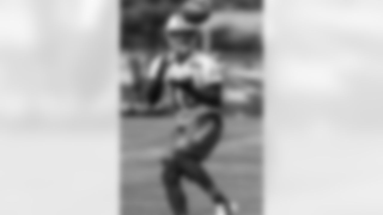 WR Clyde Gates, coming off a season-ending injury made the most of his opportunities during team drills. In a 7-on-7 drill, Gates used his speed to beat CB Dee Milliner down the sideline and caught a long ball from QB Michael Vick.