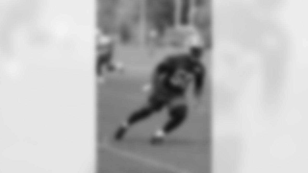 LB Deion Barnes