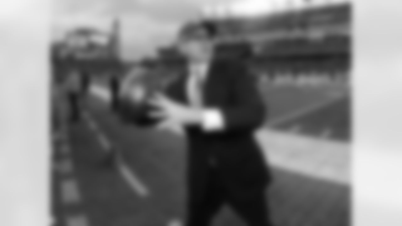 2009 Week 11 Jets at Patriots Photos