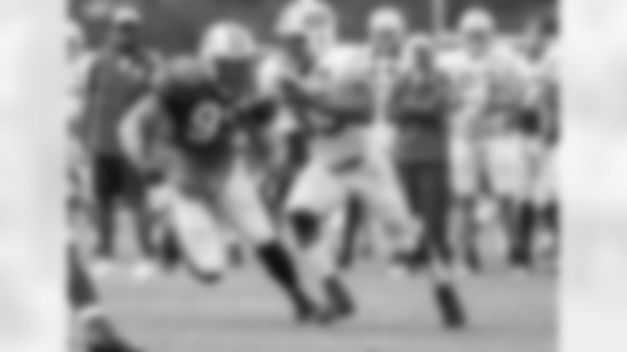 At 6'0", 222 pounds, Chris Ivory is a bruiser, often inflicting as much punishment as he receives. Today he used his physical style to punch in a touchdown during the goal-line drill.