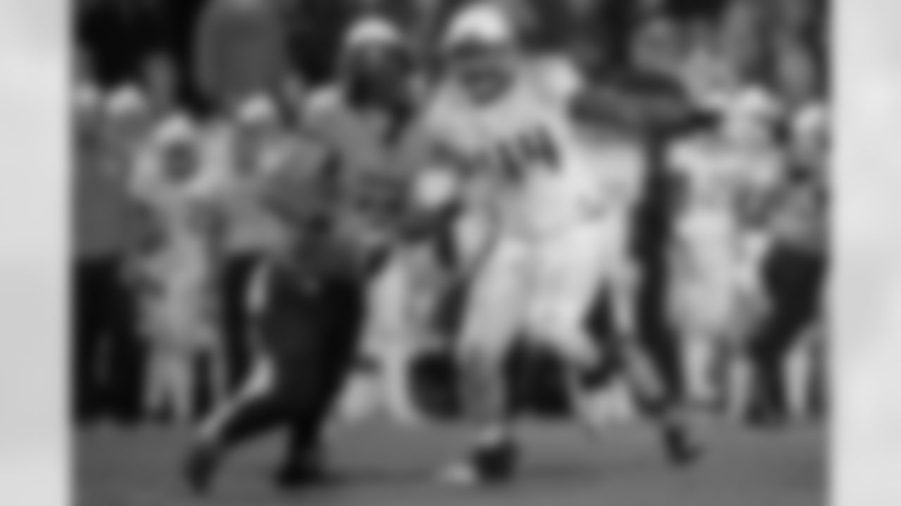 No. 8 - DE DeForest Buckner, Oregon