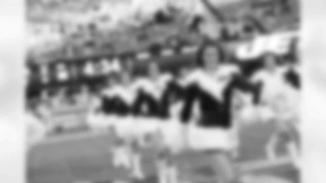 New York Jets Flight Crew: Jets vs Giants
