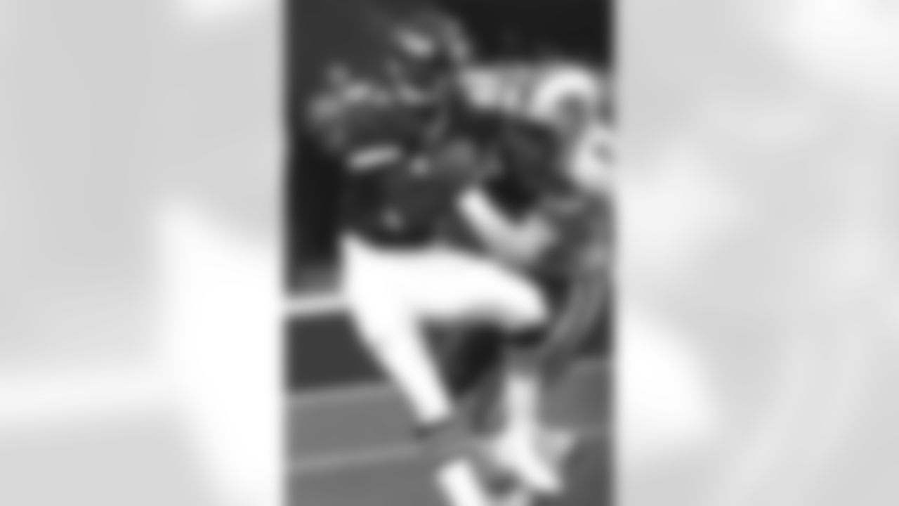 WR Chris Burkett comes down with the catch during our 41-23 win over Miami on 9/29/91 at the Meadowlands.