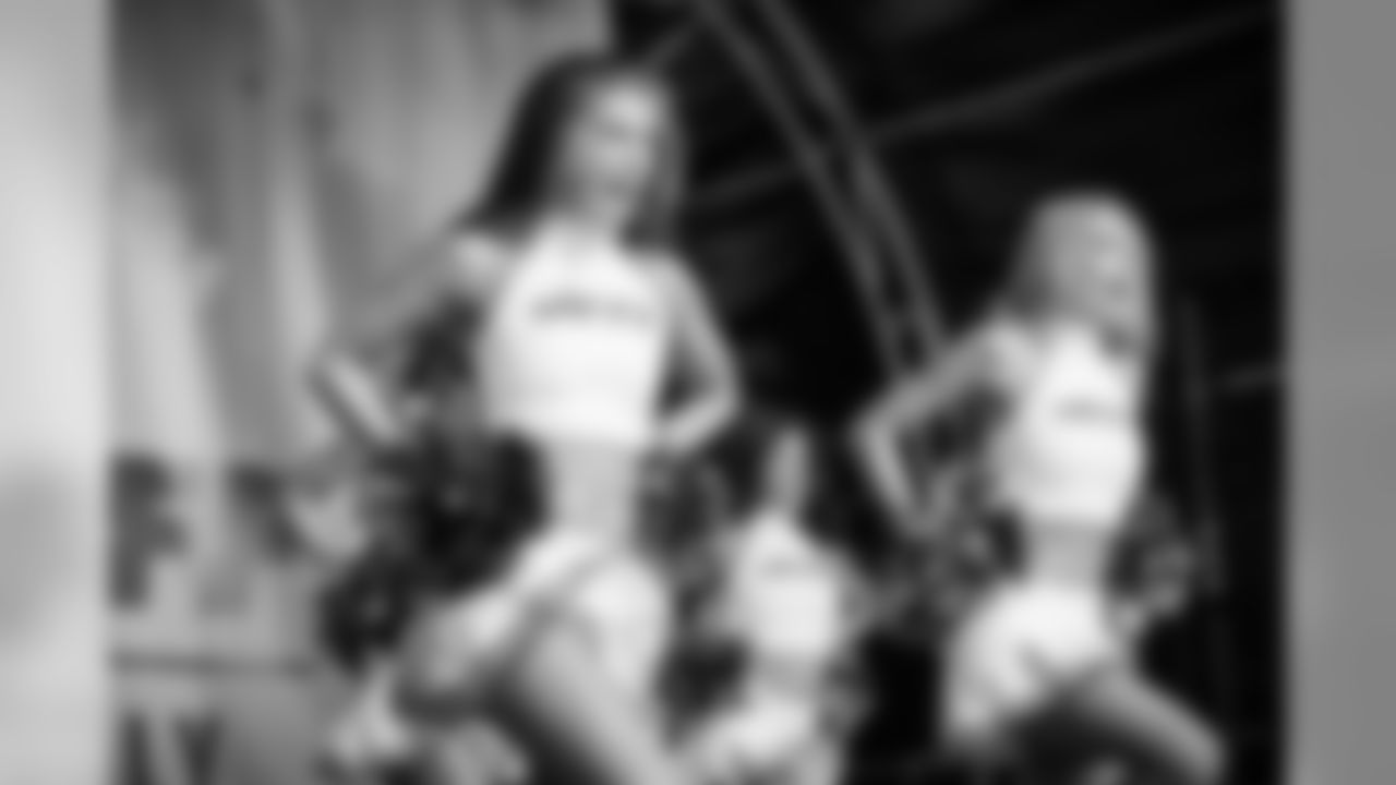 NFL_PICADILLY_MGJ-122
