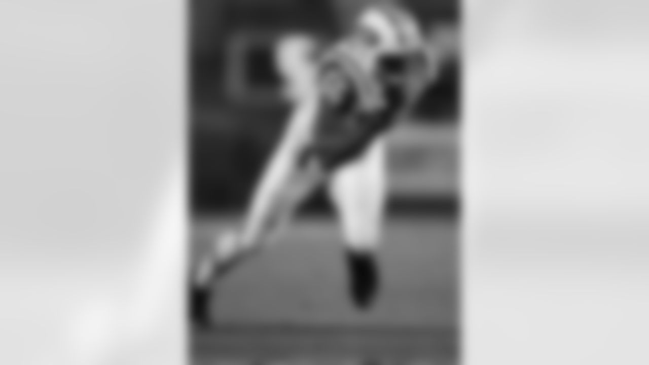 Vernon Gholston Photos